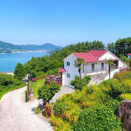 Travel Sketch Pension Geoje Exterior photo