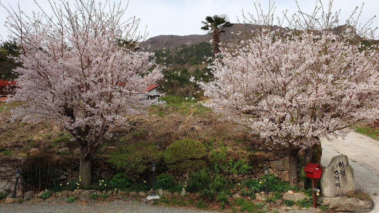 Travel Sketch Pension Geoje Exterior photo
