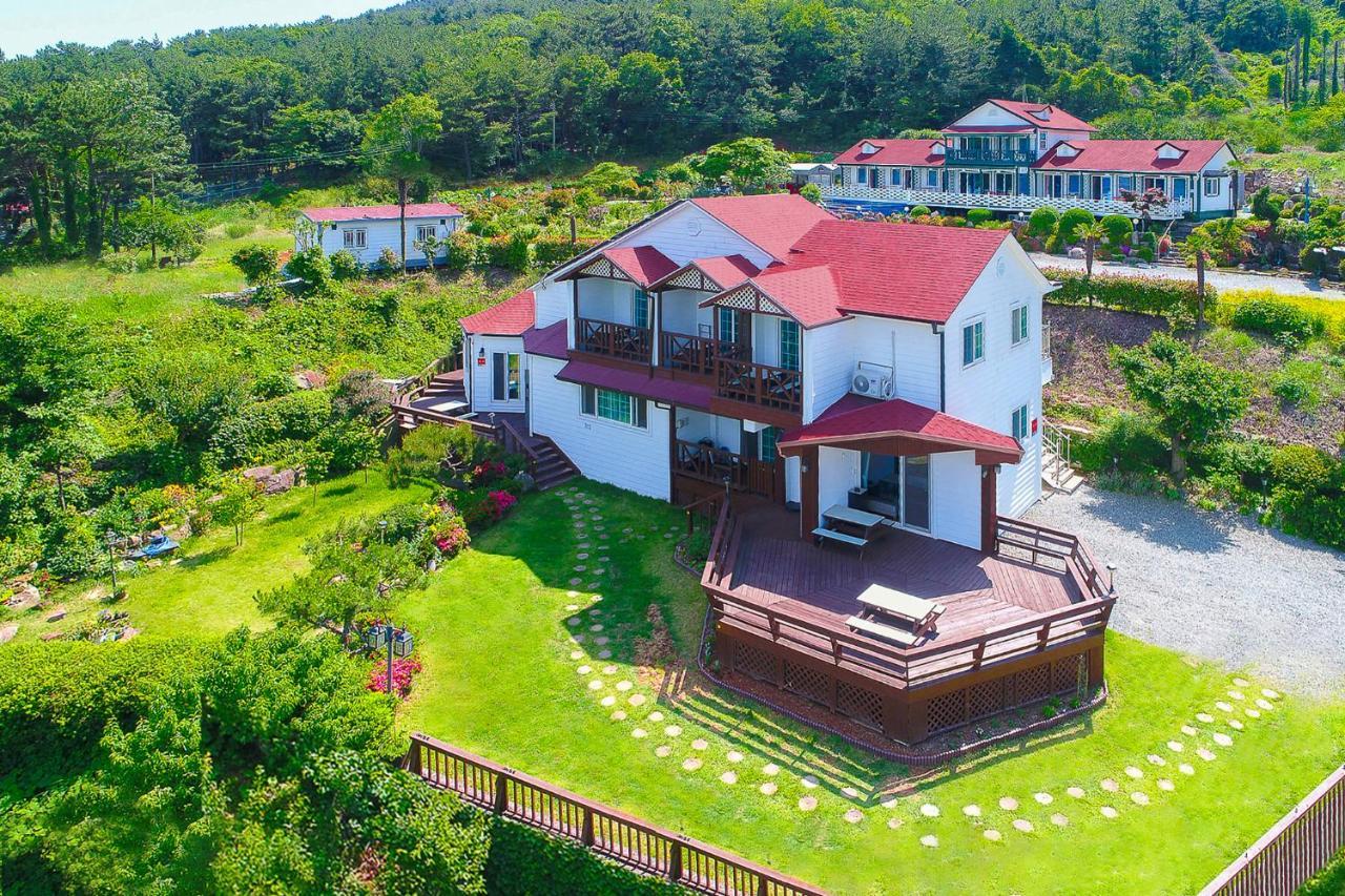Travel Sketch Pension Geoje Exterior photo
