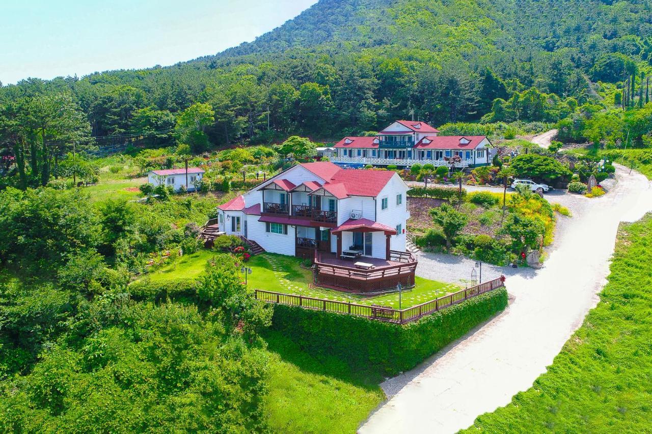 Travel Sketch Pension Geoje Exterior photo