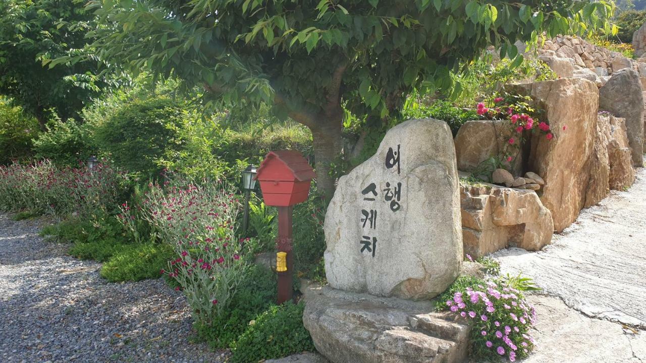 Travel Sketch Pension Geoje Exterior photo